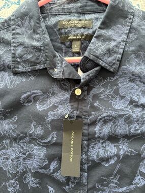 Banana Republic men’s shirt sz L
New